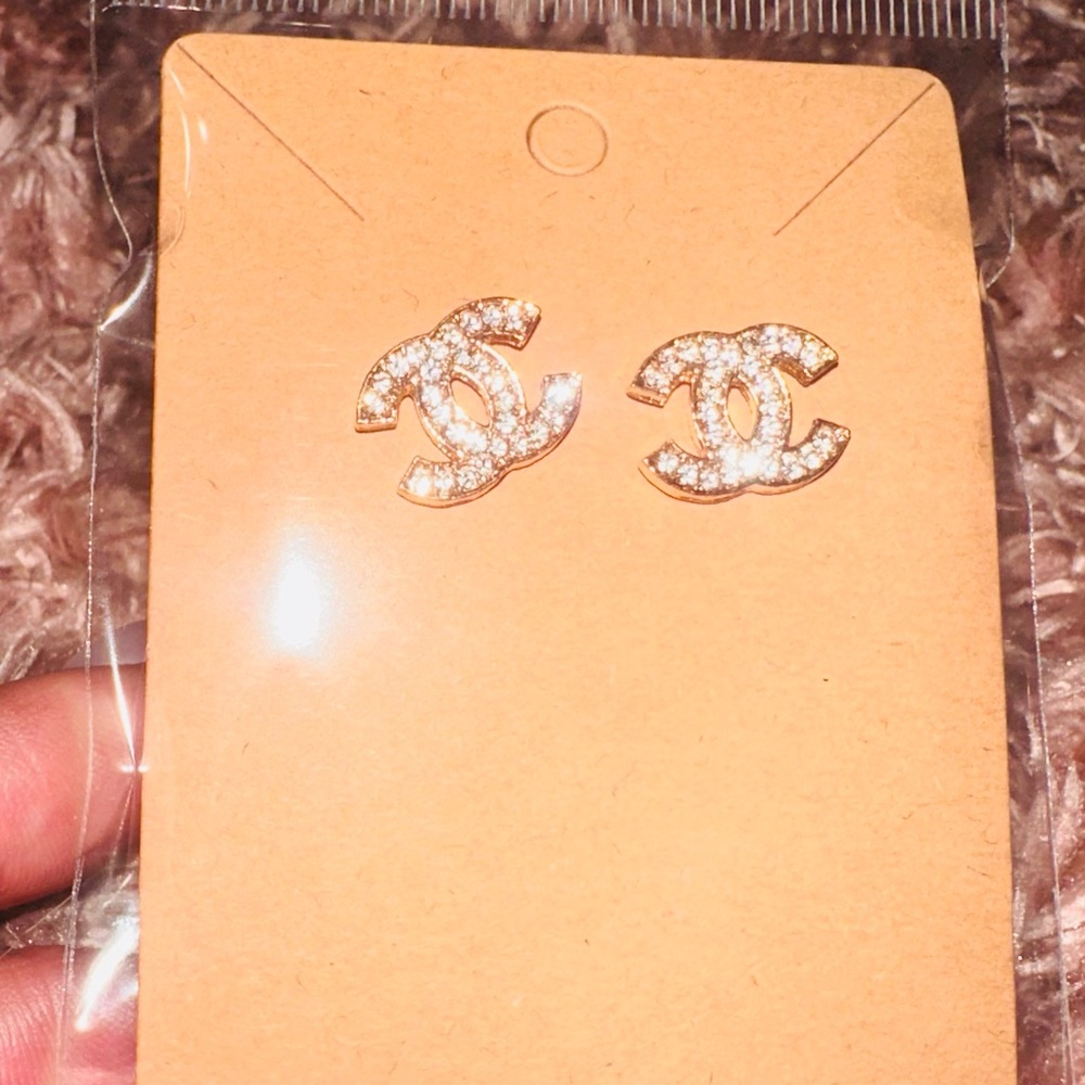 Chic Gold colored and clear Gem Earrings